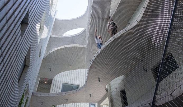 MDC – Liu and Idenburg: Form, Material and Light